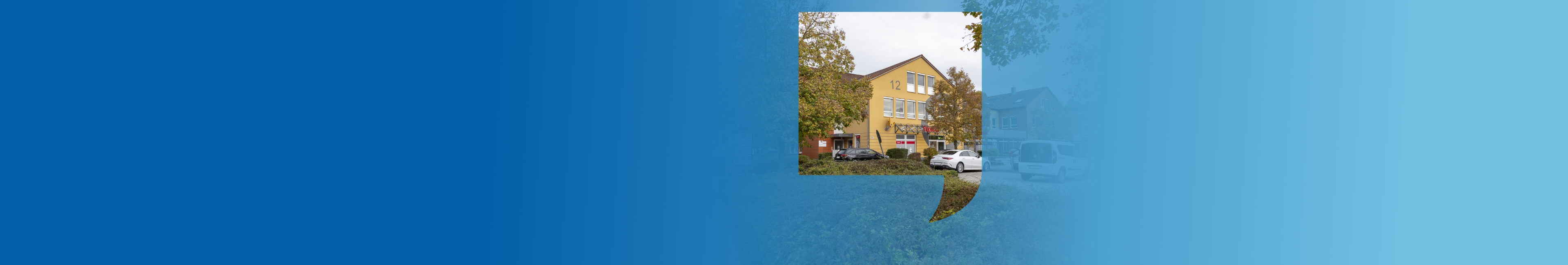 Luftbild von Regensburg mit verbindenden Lichtblitzen zwischen den Häusern, die Internetverbinudngen symbolisieren.