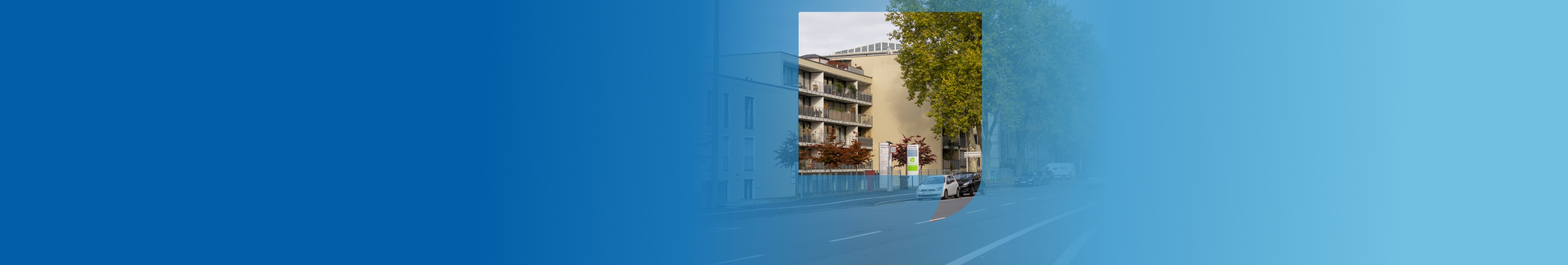 Luftbild von Regensburg mit verbindenden Lichtblitzen zwischen den Häusern, die Internetverbinudngen symbolisieren.