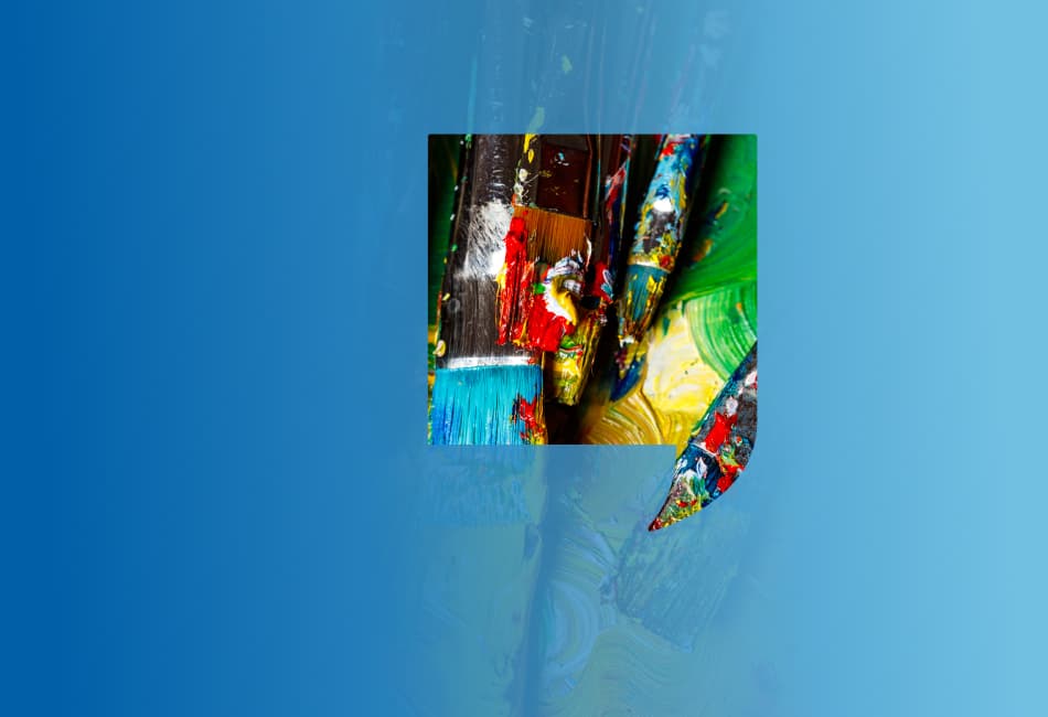 Luftbild von Regensburg mit verbindenden Lichtblitzen zwischen den Häusern, die Internetverbinudngen symbolisieren.