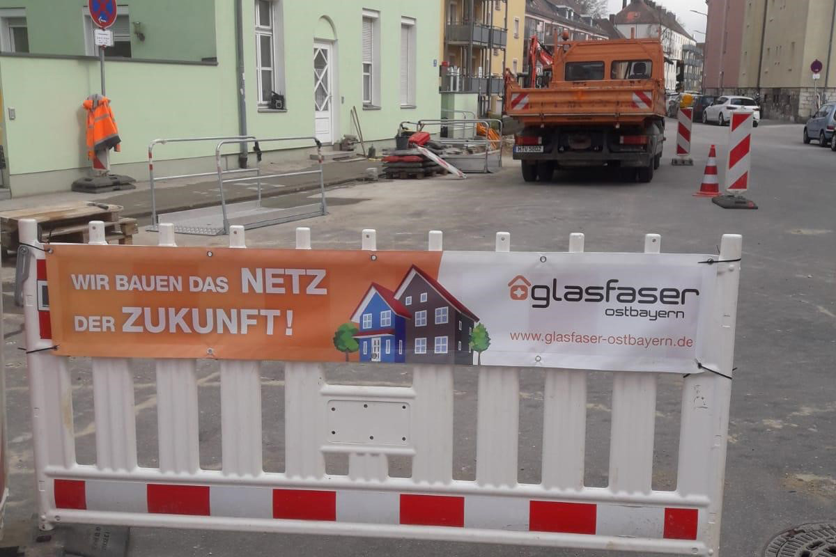 Clusterausbau Guerickestraße: Die Bauzaunplanen informieren über den Clusterausbau