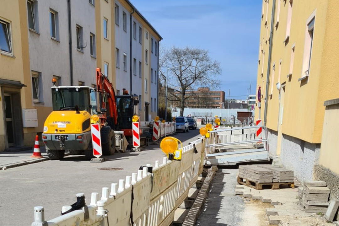 Entlang der Ehrenfeldstraße werden die Glasfaserkabel bereits verlegt